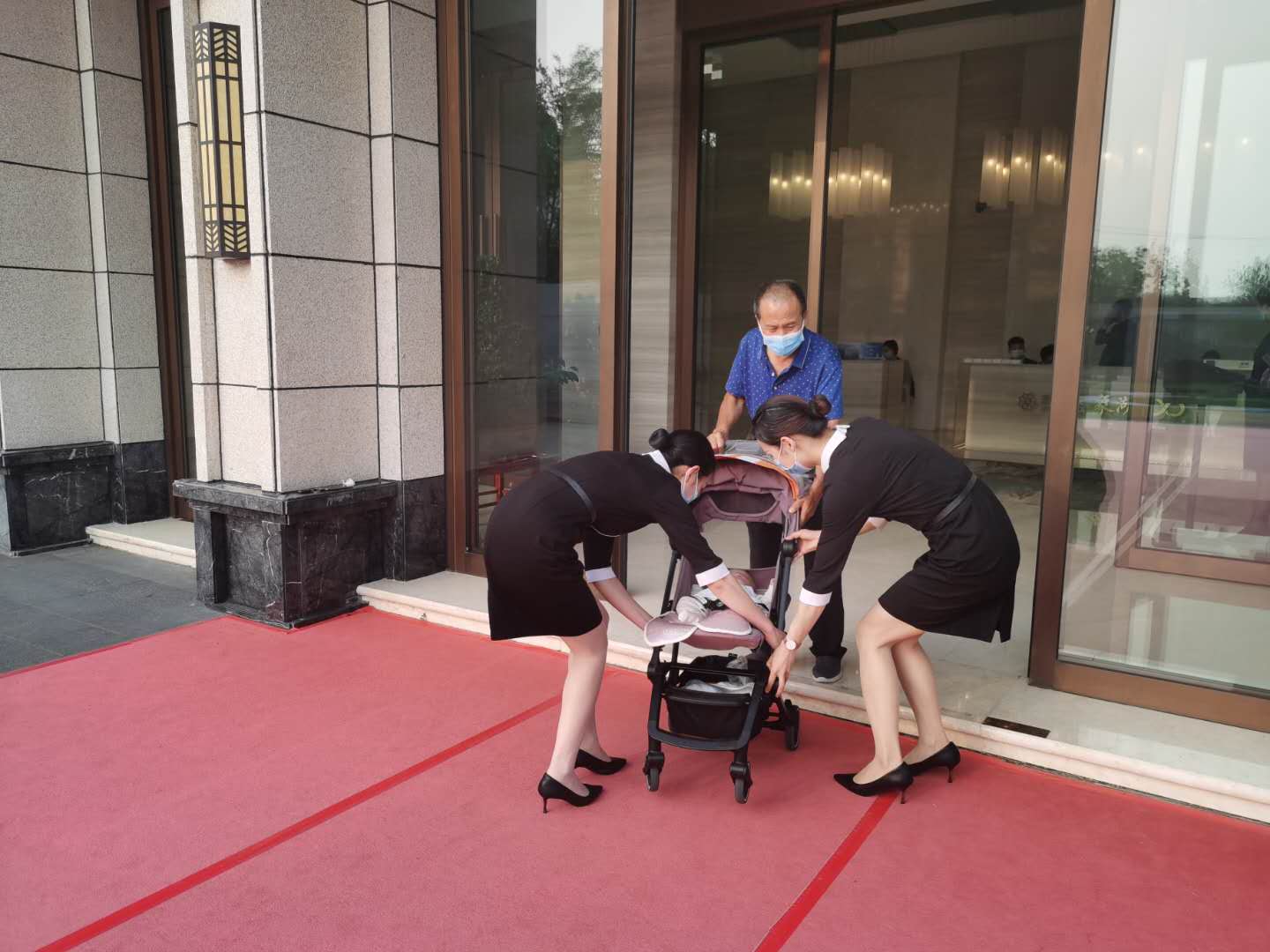 ��ʢ��I(y��)9�·���С���¾��ʼ��\